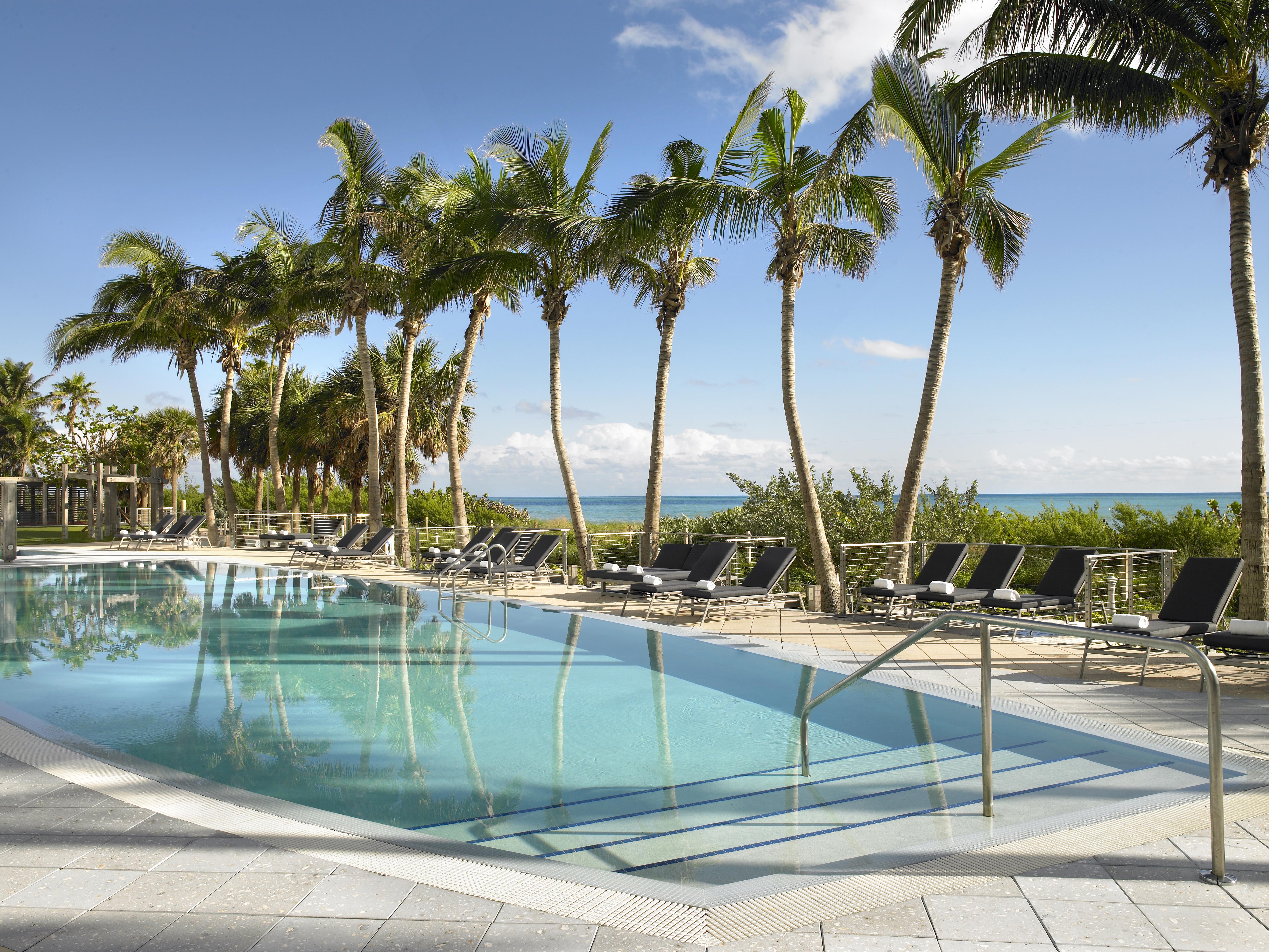 Carillon Miami Wellness Resort Miami Beach Exterior photo